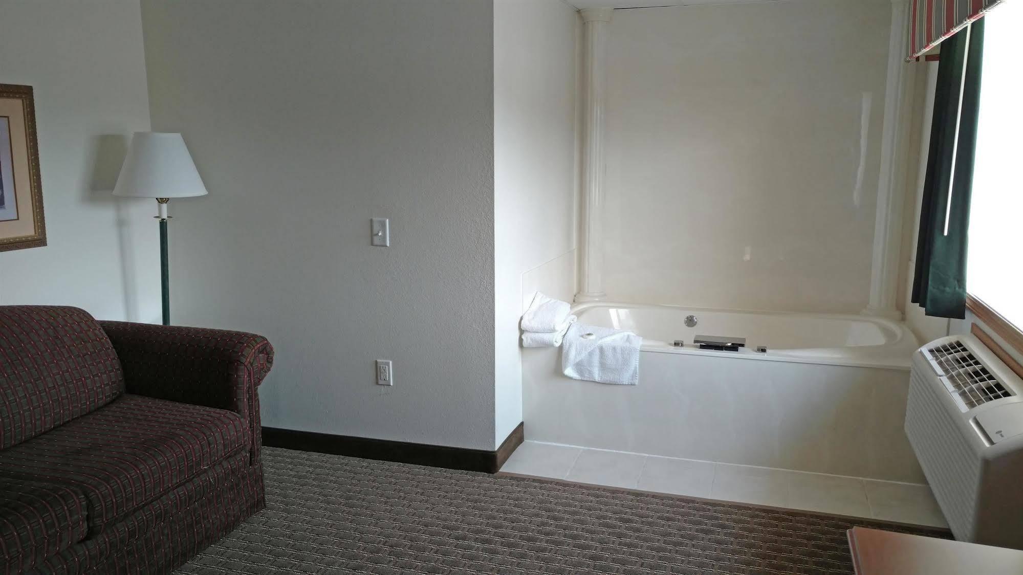 Americas Best Value Inn Annandale Esterno foto