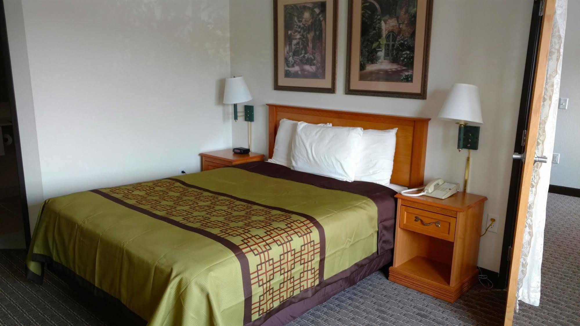 Americas Best Value Inn Annandale Esterno foto